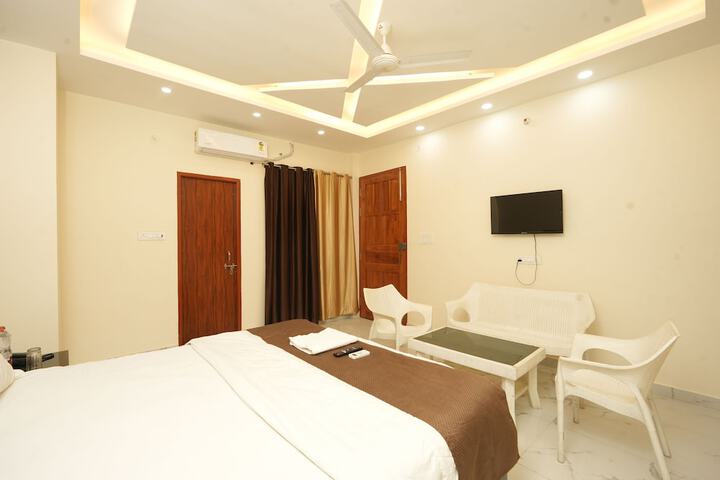 Room 8 of 11