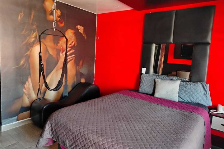 Room 13 of 28