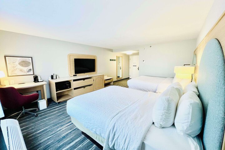 2 Queen Beds (1 of 8)