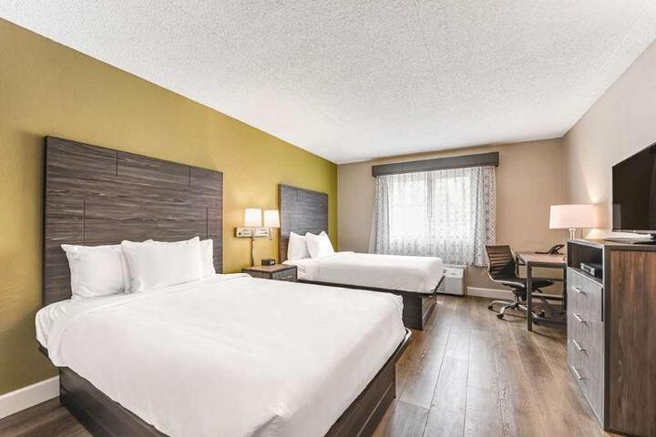 2 Double Beds (11 of 18)