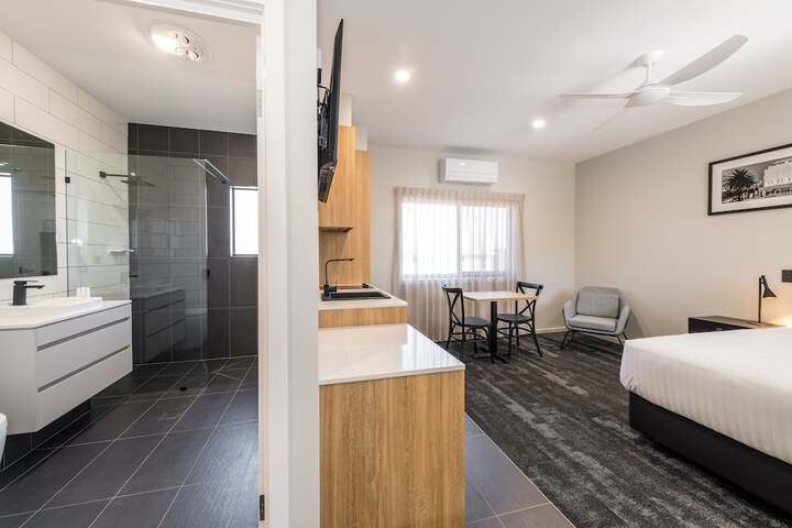 Room 6 of 27