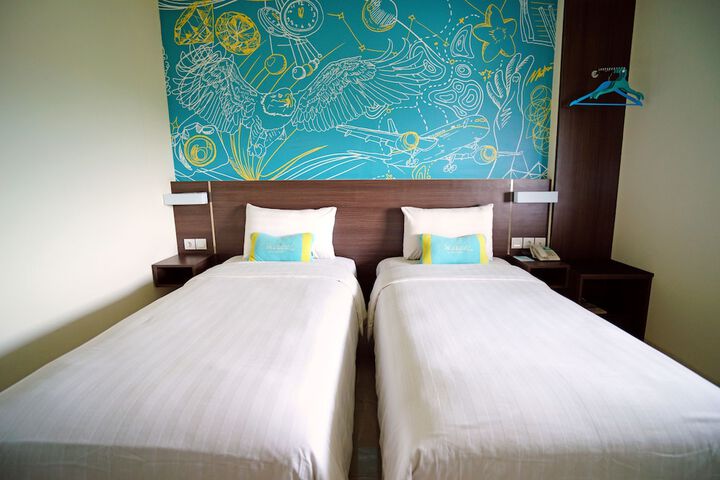Room 7 of 33
