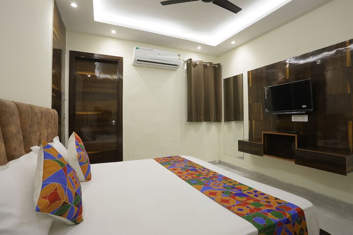Room 15 of 24