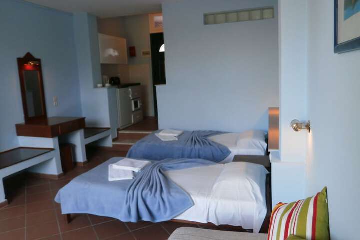 Room 3 of 106