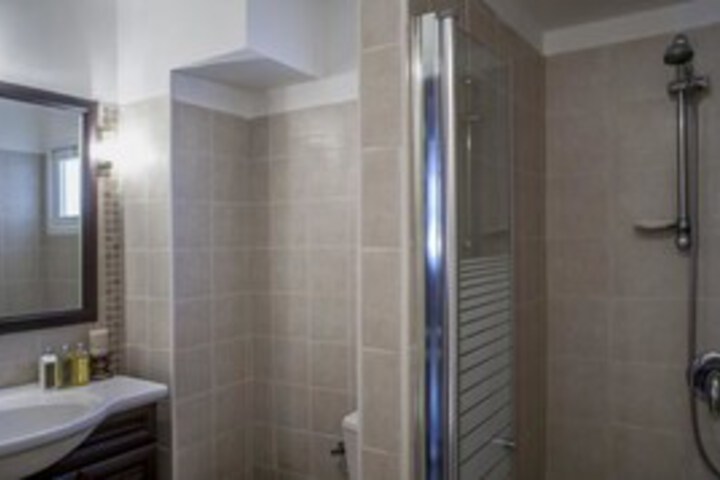 Room 4 of 28