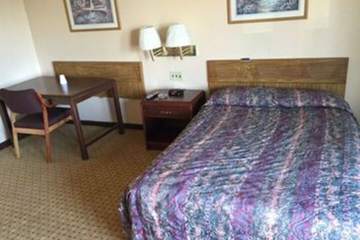Room 6 of 15