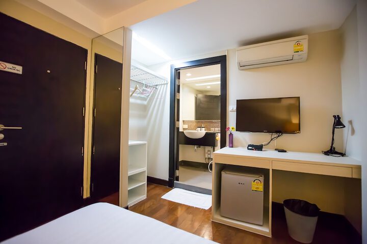 Room 16 of 50