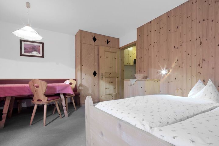 Room 8 of 30