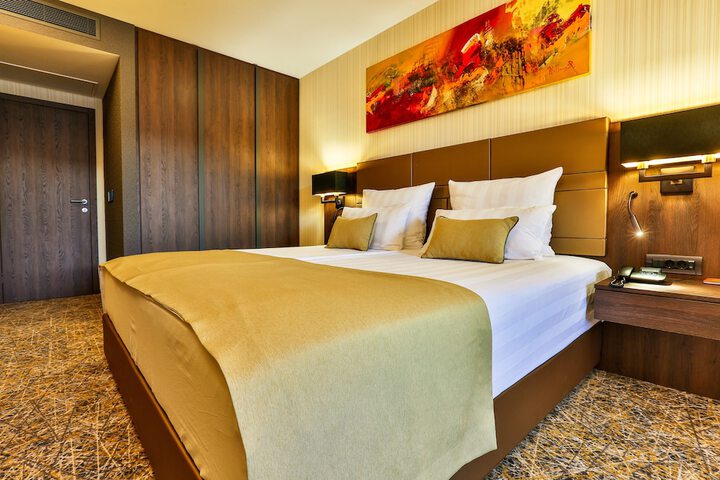 Room 4 of 53
