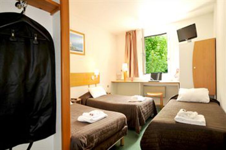 Room 8 of 27