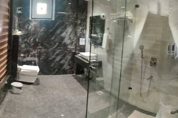 Room 9 of 12