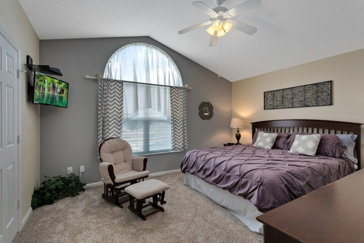 Room 6 of 30