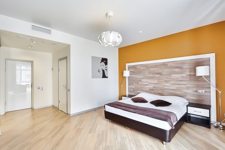 Room 8 of 34