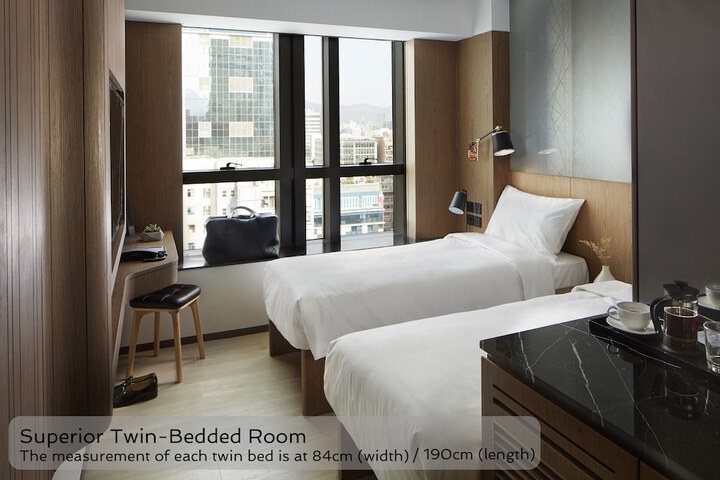 Room 8 of 33