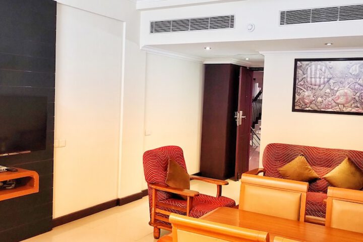 Room 11 of 25