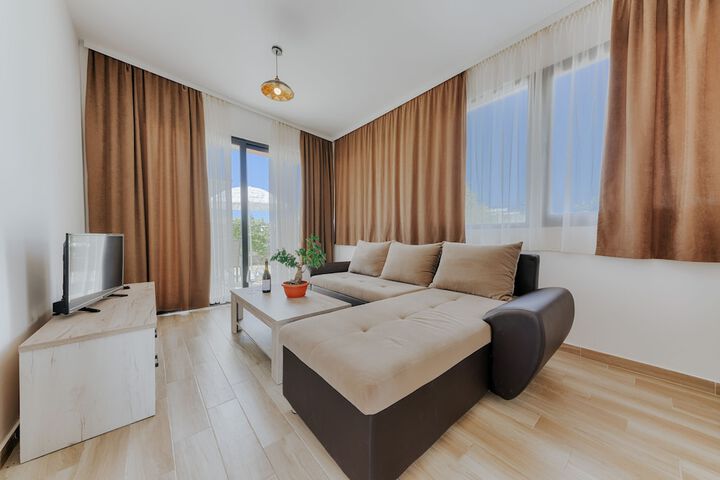 Room 5 of 16
