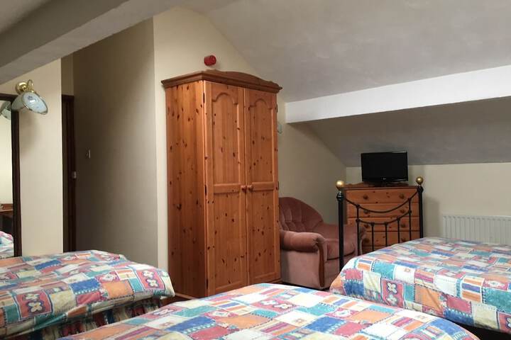 Room 10 of 32