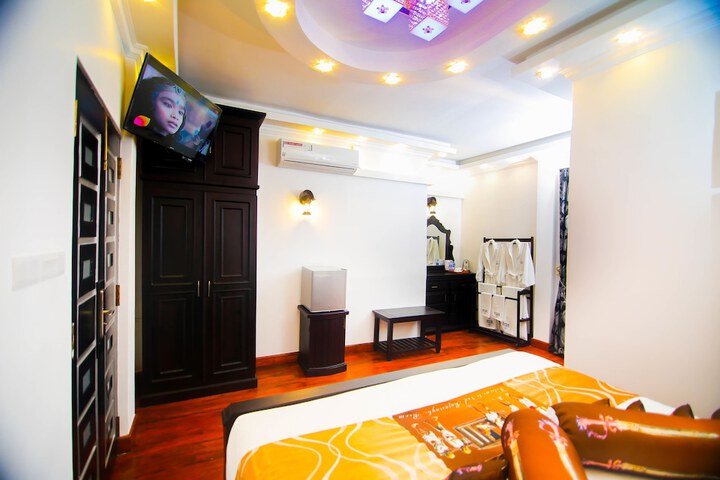 Room 34 of 230