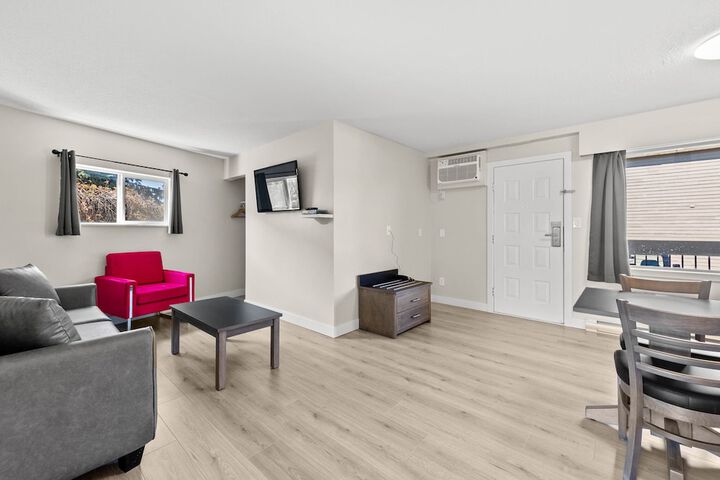Room 8 of 48