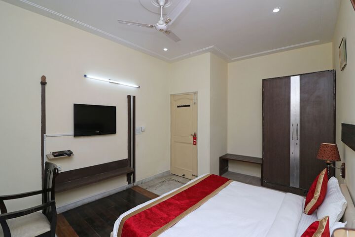 Room 12 of 21