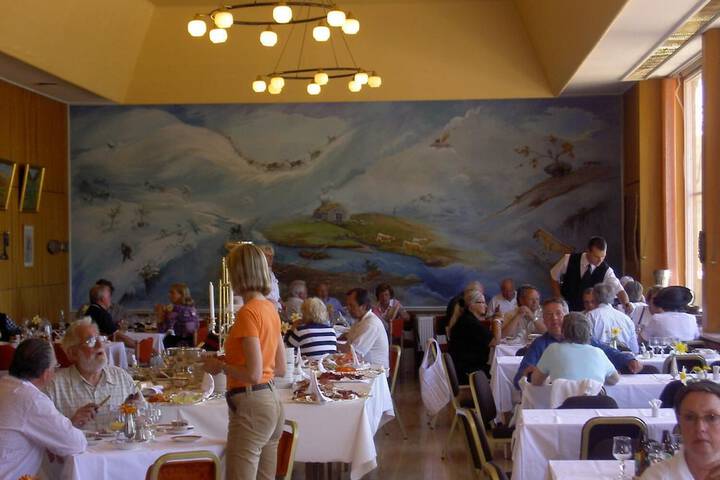 Dining 12 of 29