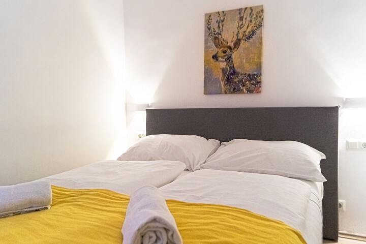 Room 45 of 118