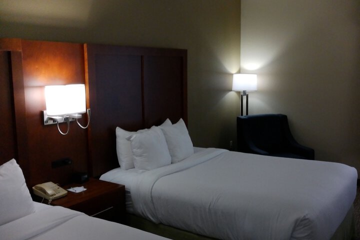 2 Queen Beds (4 of 5)