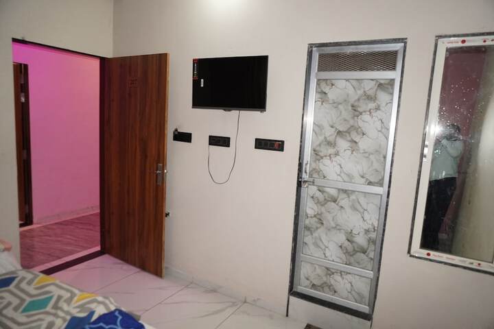 Room 4 of 34