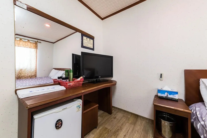 Room 2 of 11