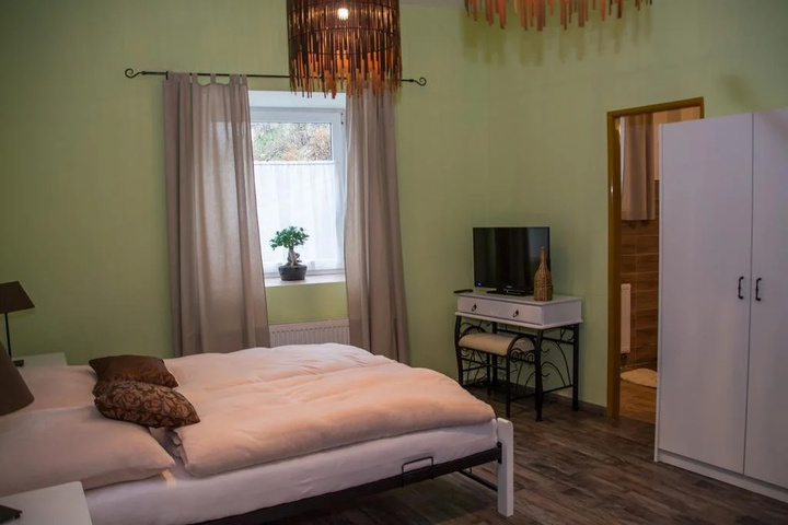 Room 2 of 8