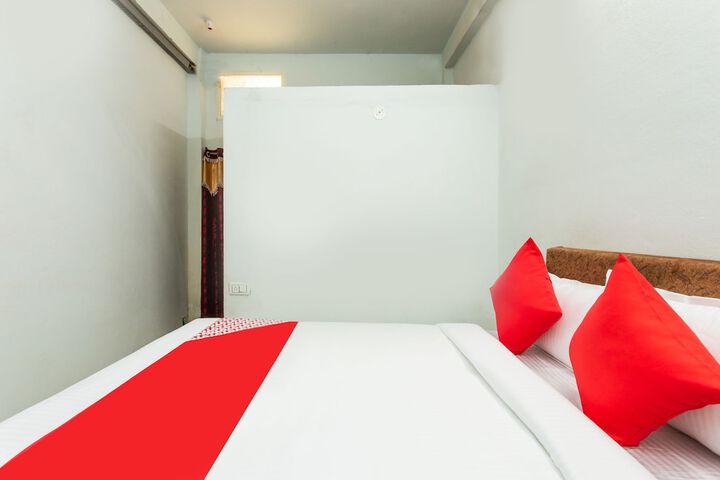 Room 9 of 16