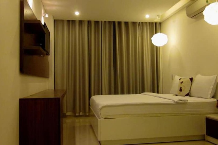 Room 11 of 36