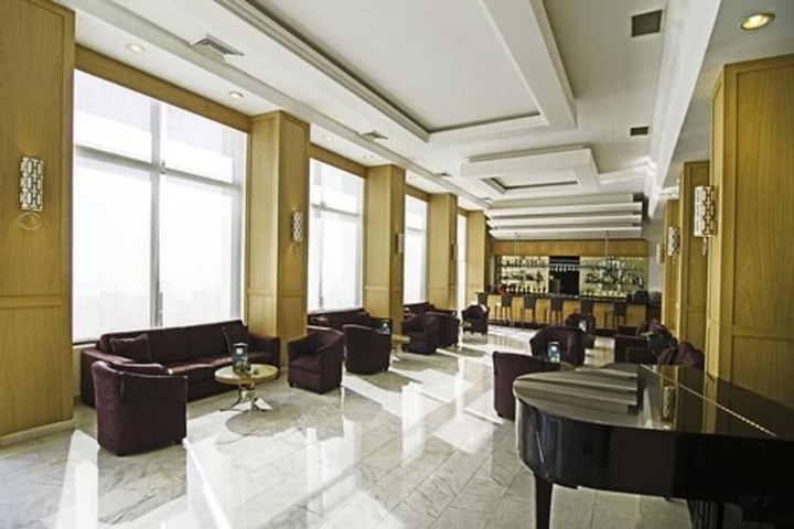 Entrance & Lobby