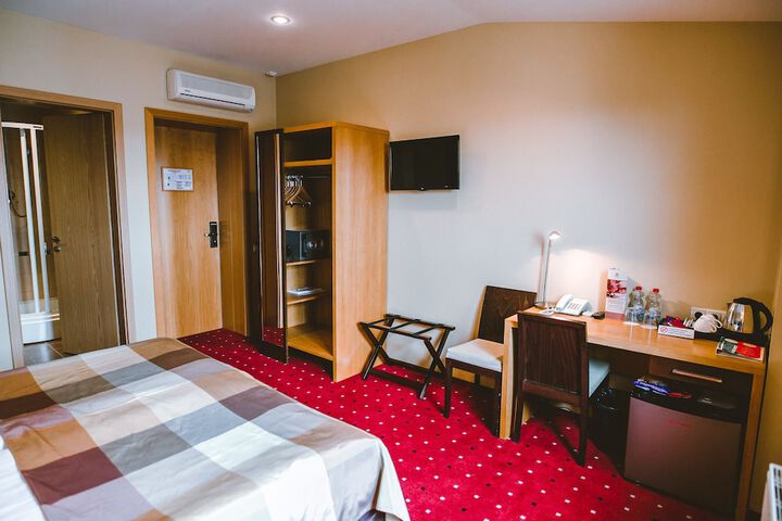 Room 28 of 85