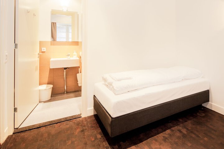 Room 14 of 137