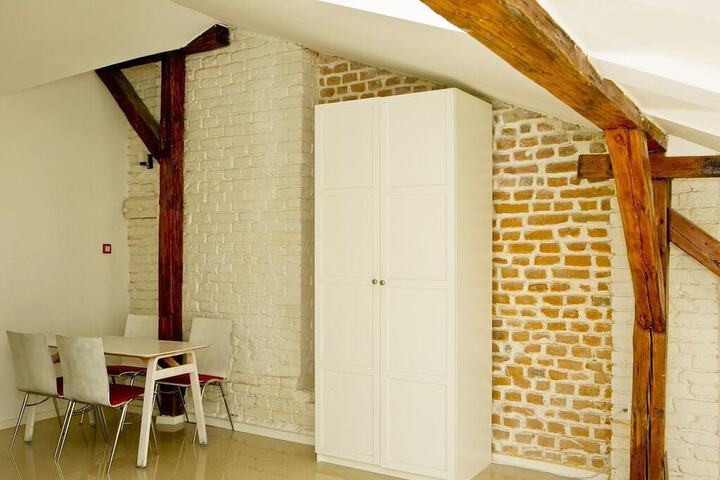 Room 33 of 49