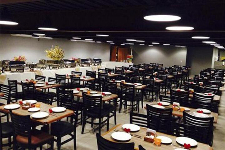 Dining 4 of 23