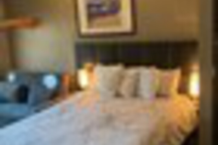 Room 335 of 828