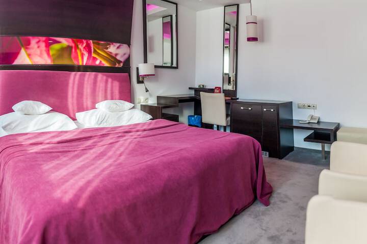 Room 6 of 70