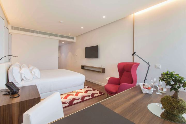 Room 27 of 82