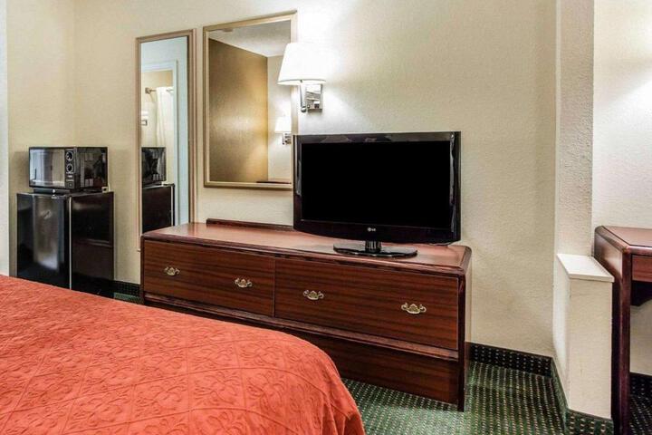 1 King Bed (6 of 7)