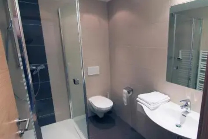 Room 6 of 15
