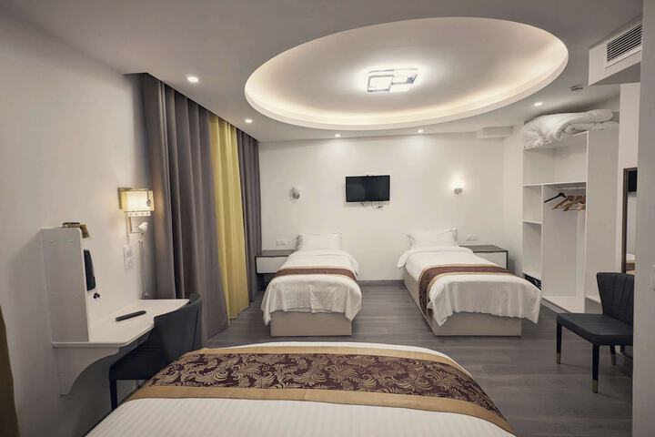 Room 17 of 37