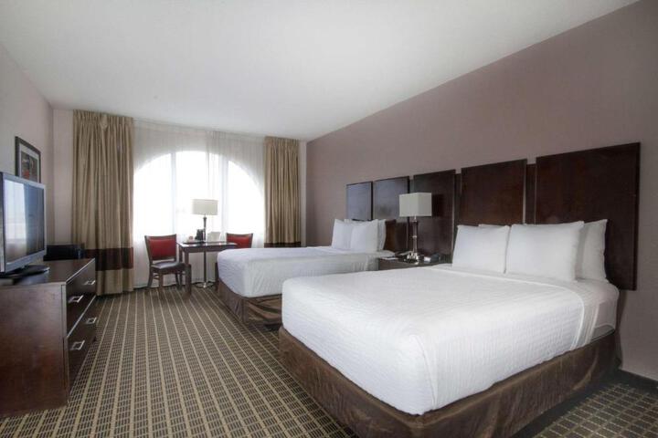Standard Room, King or Two Doubles (2 of 7)