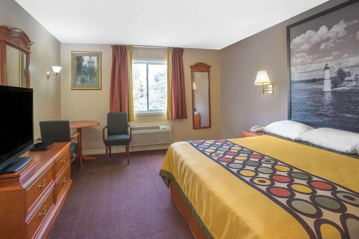 2 Queen Beds (2 of 13)