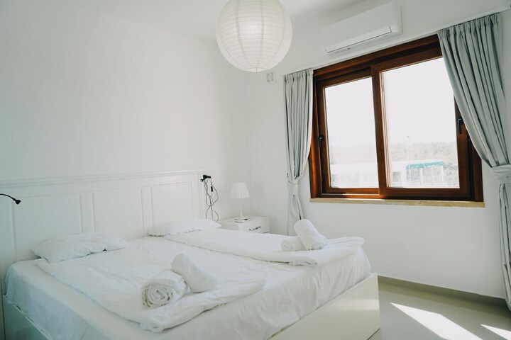 Room 28 of 196