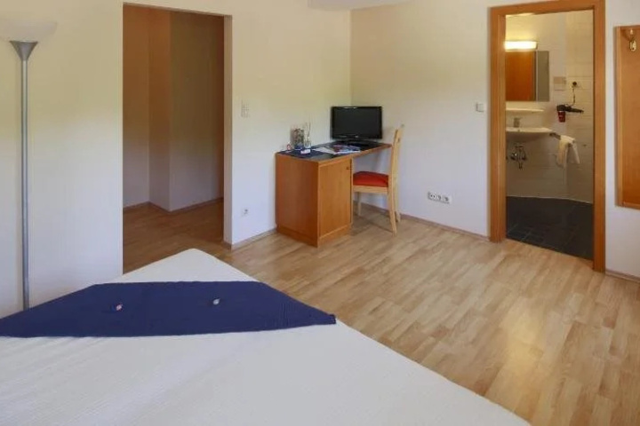 Room 6 of 19