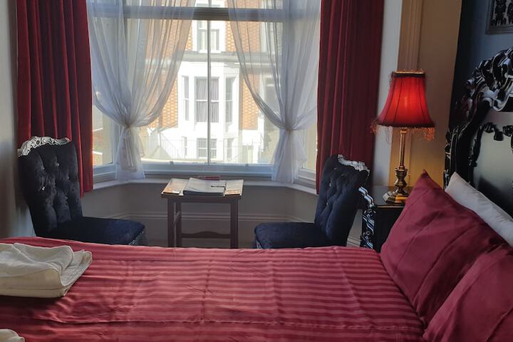 Room 8 of 28
