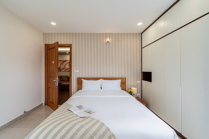 Room 2 of 206