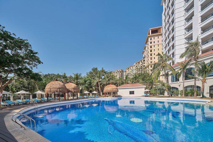 Pools & Facilities